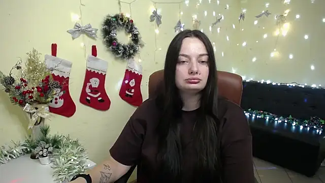 MilanaPrice online show from December 2, 2025, 7:31 pm