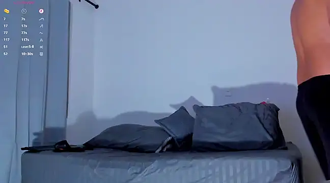 Cloudy pigDude online show from December 31, 2024, 5:44 am