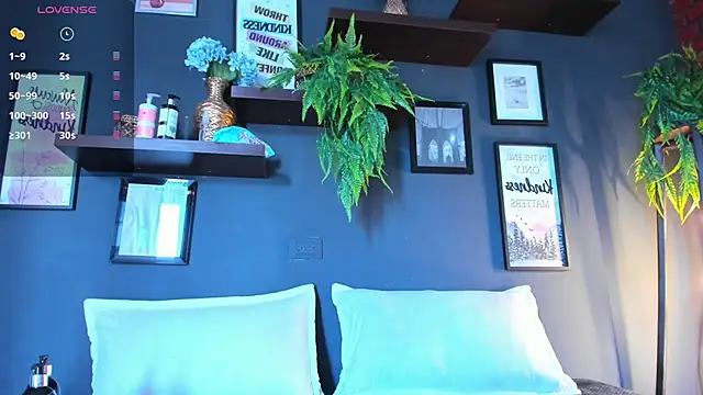 Snapshot of Mackenzie_Moore chatting on February 14, 2025, 9:10 pm Mackenzie Moore online show from February 14, 2025, 9:10 pm