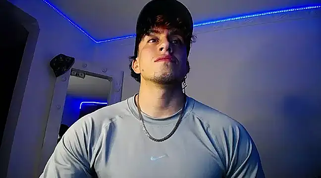 strongboy  online show from December 24, 2024, 5:27 am