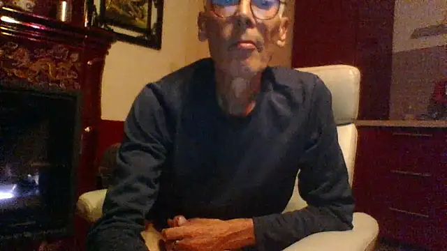 Snapshot of pierre5004 chatting on October 9, 2025, 6:06 pm pierre5004 online show from October 9, 2025, 6:06 pm