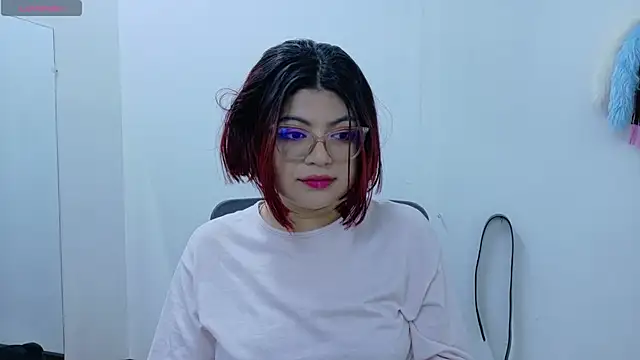 Catwhite  online show from March 21, 2025, 1:45 pm