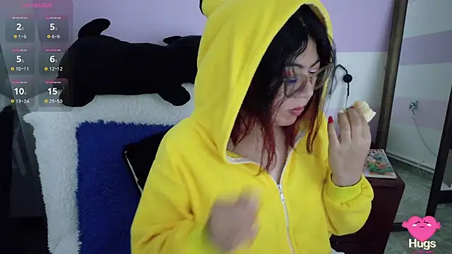 Catwhite  online show from October 4, 2025, 3:54 pm