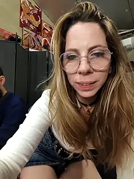 Snapshot of OnnaaH chatting on November 19, 2025, 2:17 pm OnnaaH online show from November 19, 2025, 2:17 pm