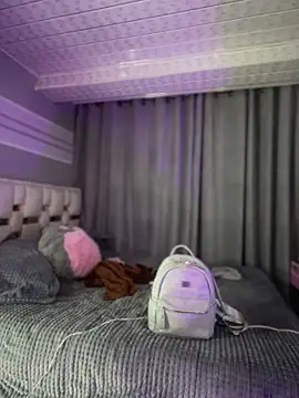 Sam Thompsoon  online show from April 14, 2026, 2:06 am