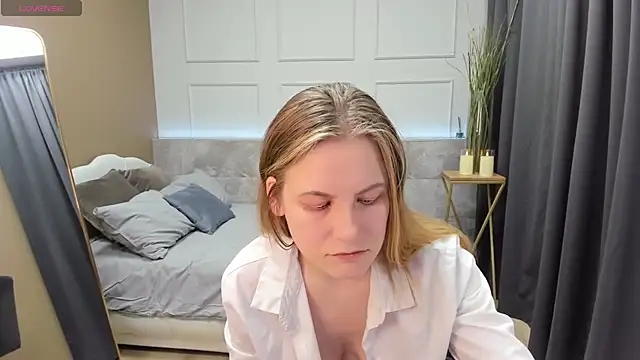 JadeSoft online show from December 27, 2024, 11:42 pm