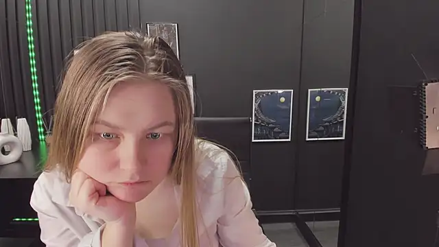 JadeSoft online show from March 18, 2025, 10:04 pm