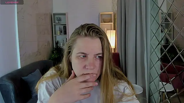 JadeSoft online show from October 10, 2025, 8:30 pm