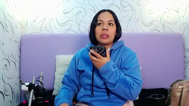 EmilyQueen3x online show from October 9, 2025, 12:58 pm