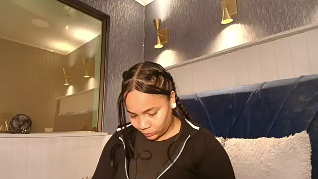 EmilyQueen3x online show from March 10, 2026, 12:10 pm