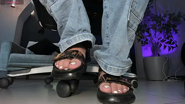 MartinnaBonnet online show from February 4, 2025, 10:32 am