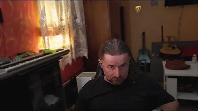 Mosiadz1975 online show from March 3, 2025, 11:24 pm
