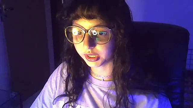 Snapshot of myamillor chatting on December 2, 2024, 10:12 pm myamillor online show from December 2, 2024, 10:12 pm