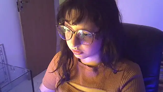 Snapshot of myamillor chatting on December 7, 2024, 10:39 pm myamillor online show from December 7, 2024, 10:39 pm