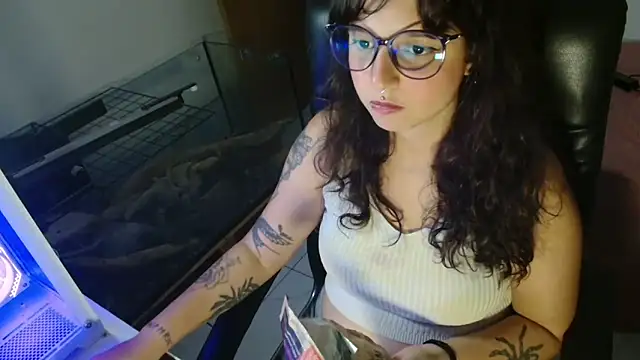 Snapshot of myamillor chatting on January 10, 2025, 10:04 pm myamillor online show from January 10, 2025, 10:04 pm