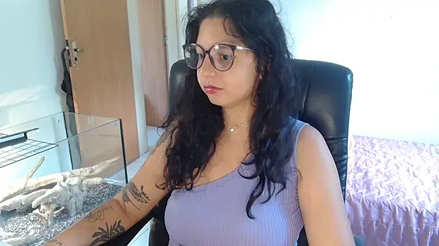 Snapshot of myamillor chatting on March 21, 2025, 2:29 pm myamillor online show from March 21, 2025, 2:29 pm