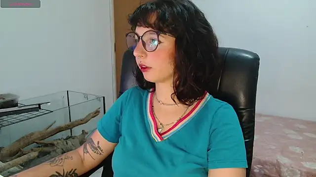 Snapshot of myamillor chatting on September 11, 2025, 9:48 pm myamillor online show from September 11, 2025, 9:48 pm