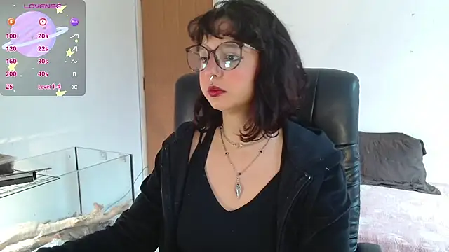 Snapshot of myamillor chatting on September 26, 2025, 12:20 pm myamillor online show from September 26, 2025, 12:20 pm