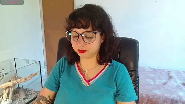 Snapshot of myamillor chatting on September 29, 2025, 12:43 pm myamillor online show from September 29, 2025, 12:43 pm