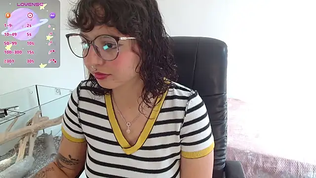 Snapshot of myamillor chatting on September 30, 2025, 4:45 pm myamillor online show from September 30, 2025, 4:45 pm