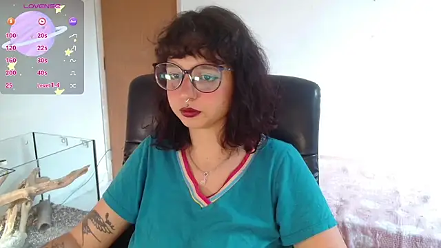 Snapshot of myamillor chatting on October 4, 2025, 11:41 am myamillor online show from October 4, 2025, 11:41 am