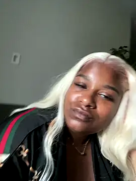 BigFineSelena online show from September 17, 2025, 11:06 pm