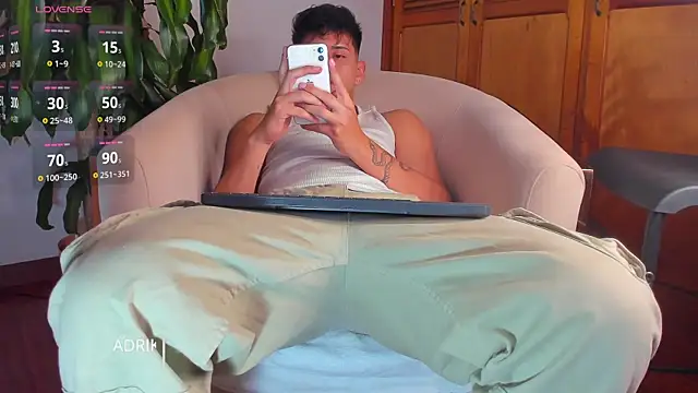 Snapshot of adrik_cano__ chatting on December 4, 2024, 2:53 am adrik cano   online show from December 4, 2024, 2:53 am