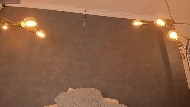 dayra angels online show from April 15, 2026, 7:58 pm