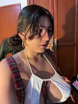 loolla 23 online show from February 28, 2025, 2:09 am