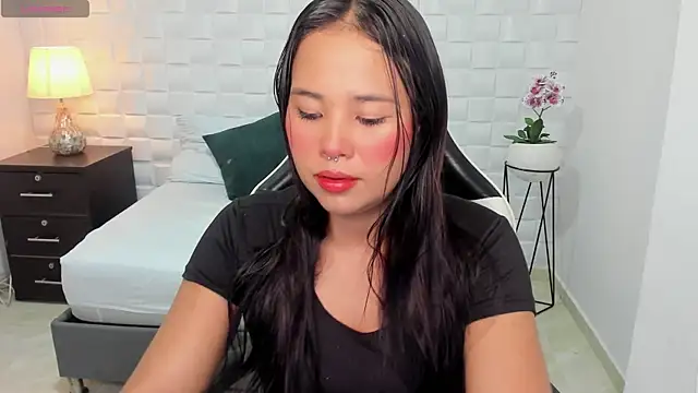 isabella florez online show from December 7, 2024, 12:24 pm