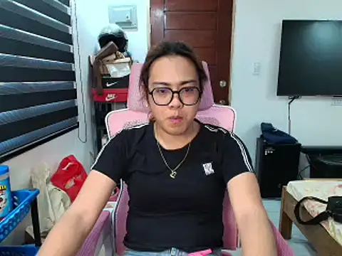 Your PrettyGirlxxx online show from March 18, 2026, 7:44 am