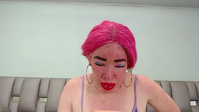 Kittywhiteass online show from November 22, 2025, 9:47 pm