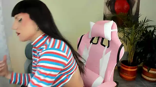 queenramoona-hot online show from March 5, 2025, 8:10 pm