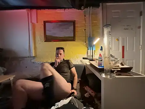 cumhungrybottom4u online show from May 25, 2026, 6:08 am