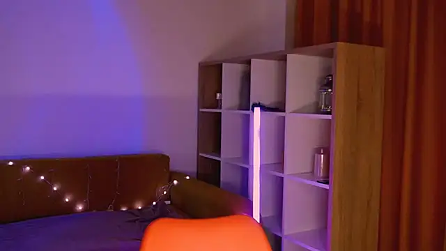 ZoeGrant online show from April 6, 2026, 4:46 am