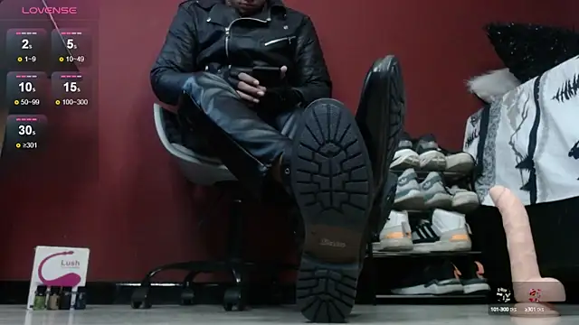 Snapshot of TomLover_12 chatting on December 5, 2024, 12:00 pm TomLover 12 online show from December 5, 2024, 12:00 pm