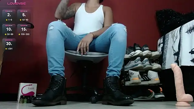 Snapshot of TomLover_12 chatting on December 6, 2024, 10:49 am TomLover 12 online show from December 6, 2024, 10:49 am