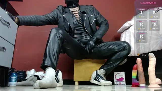 Snapshot of TomLover_12 chatting on January 29, 2025, 3:01 am TomLover 12 online show from January 29, 2025, 3:01 am