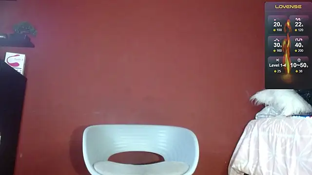 Snapshot of TomLover_12 chatting on February 17, 2025, 9:30 pm TomLover 12 online show from February 17, 2025, 9:30 pm