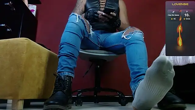 Snapshot of TomLover_12 chatting on February 21, 2025, 11:01 am TomLover 12 online show from February 21, 2025, 11:01 am