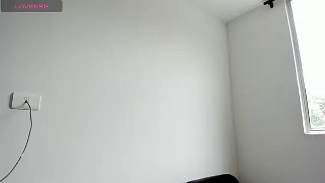 CuteEbony1 online show from October 17, 2025, 5:37 pm