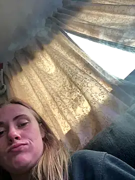 ClumsyLink online show from December 17, 2025, 10:49 pm