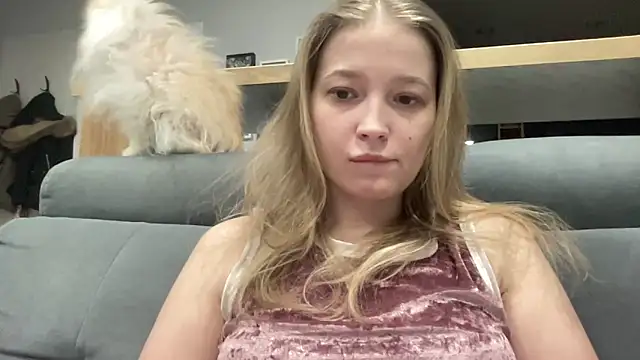 Snapshot of CharmingSarah chatting on February 24, 2025, 5:42 pm CharmingSarah online show from February 24, 2025, 5:42 pm