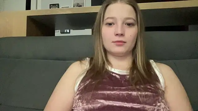 Snapshot of CharmingSarah chatting on February 27, 2025, 6:20 pm CharmingSarah online show from February 27, 2025, 6:20 pm