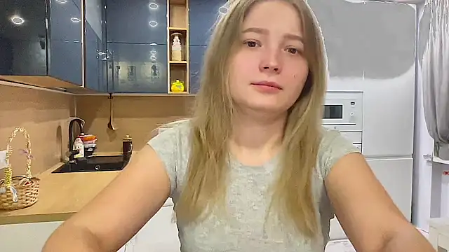 Snapshot of CharmingSarah chatting on September 14, 2025, 3:11 pm CharmingSarah online show from September 14, 2025, 3:11 pm