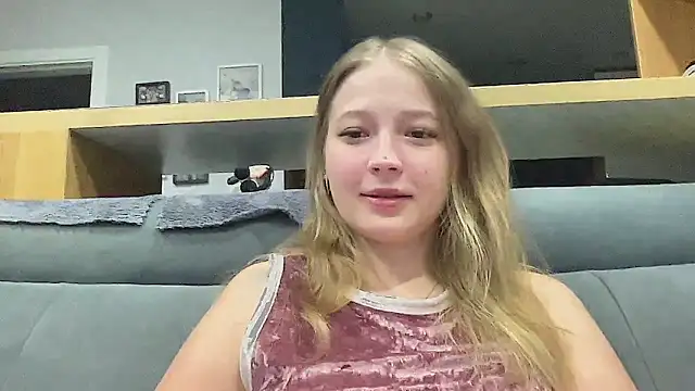 Snapshot of CharmingSarah chatting on November 13, 2025, 5:34 pm CharmingSarah online show from November 13, 2025, 5:34 pm