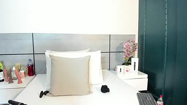 EmmaSmith2 online show from January 8, 2026, 2:14 am