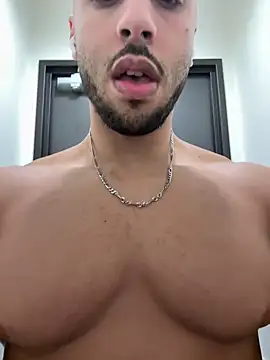 pimentfort77 online show from March 21, 2025, 12:06 pm