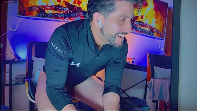 Snapshot of _DANTE_BIGASS chatting on December 4, 2025, 10:18 pm DANTE BIGASS online show from December 4, 2025, 10:18 pm