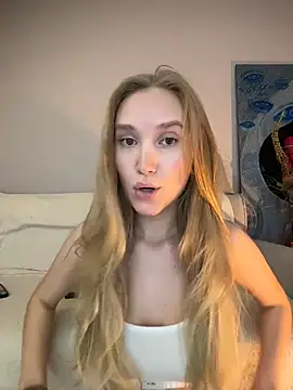 MariaTull online show from October 26, 2025, 4:24 pm